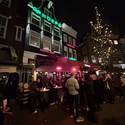 Café Hoppe - Exterior at night
