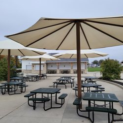 Veterans Park Splash Pad - Picnic table area