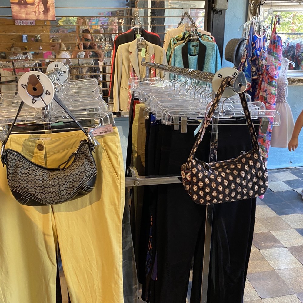Rainy Day Resale - Women's Clothing Near Me - La Grange, Kentucky Rainy Day Resale - Women's Clothing Near Me - La Grange, Kentucky