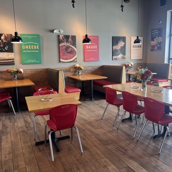 Marco's Pizza - Seating area - Pizza Near Me - Apopka, Florida Marco's Pizza - Seating area - Pizza Near Me - Apopka, Florida