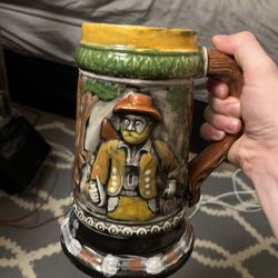 La Terraza - Mug for 28$ and 5 fee that you can actually drink out of?! Absolutely worth it. With REAL artistic talent you could make something crazy