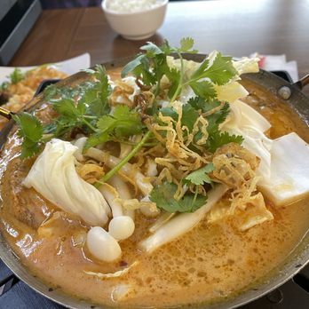 May Cafe - Hot pot: Creamy hot and sour with beef - Cafes Near Me - Lakewood, Washington May Cafe - Hot pot: Creamy hot and sour with beef - Cafes Near Me - Lakewood, Washington