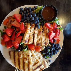 House of Omelets - Fort Myers - California salad with grilled chicken
