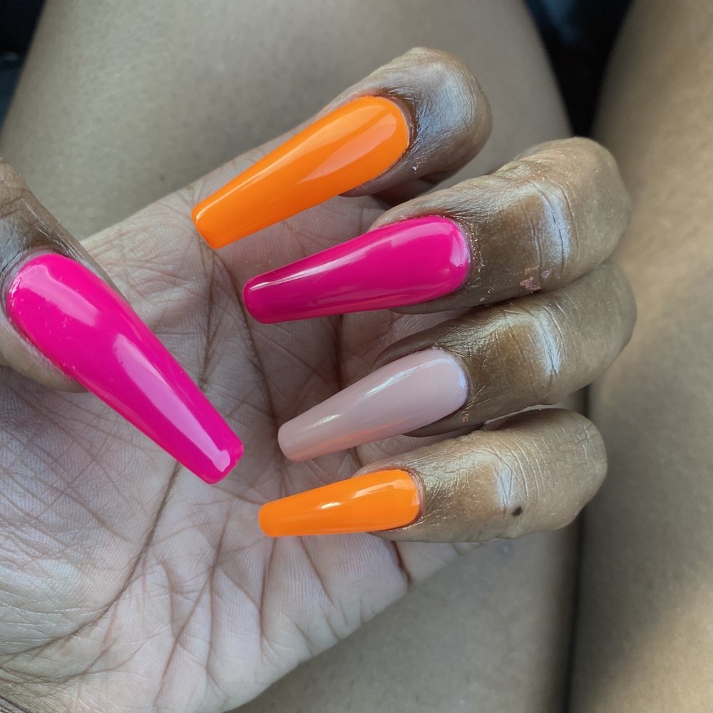 Le's Nails & Spa - The PRESS ON set that I got vs what I asked for... Not one diamond or one design, and did I mention that they are press on!!! - Nail Salons Near Me - Memphis, Tennessee Le's Nails & Spa - The PRESS ON set that I got vs what I asked for... Not one diamond or one design, and did I mention that they are press on!!! - Nail Salons Near Me - Memphis, Tennessee