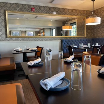 The Charles - The main dining room - American Near Me - Wethersfield, Connecticut