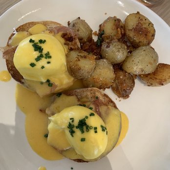 Bottiglia - Prosciutto Eggs Benedict* - Italian Near Me - Henderson, Nevada