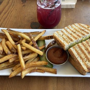 The Curious Palate - Spicy Thai Chicken Satay Sandwich - New American Near Me - Santa Monica, California The Curious Palate - Spicy Thai Chicken Satay Sandwich - New American Near Me - Santa Monica, California