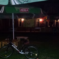 U Szczerbatego - Można przyjechać rowerem. A te światła przy schodkach i cały majdan to...kasa i lada 2w1 :)