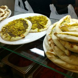 Hum Yum - Fatayer (rechts) und Lahme (links)