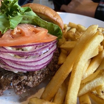 Full Sail Brew Pub - Bacon Blu Burger - Pubs Near Me - Hood River, Oregon Full Sail Brew Pub - Bacon Blu Burger - Pubs Near Me - Hood River, Oregon