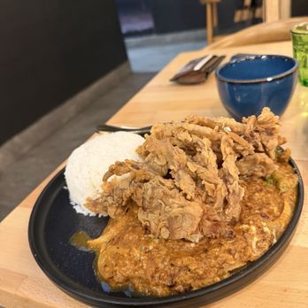 Manaao - Soft Shell Crab Yellow Curry Powder "Puu-nim Pad Phong Ga-ree" - Thai Near Me - Tustin, California
