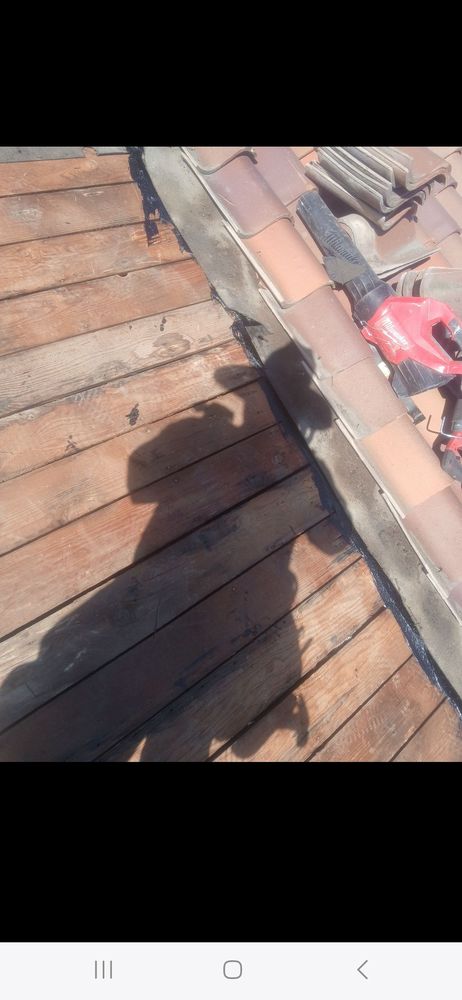 Slide of Saravia Roofing