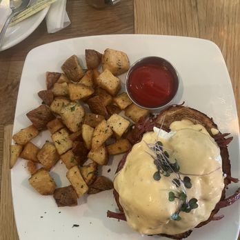 Arthur's - Corn beef hash eggs benedict - Bars Near Me - Seattle, Washington Arthur's - Corn beef hash eggs benedict - Bars Near Me - Seattle, Washington