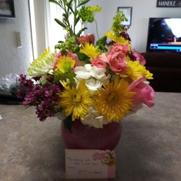 Beautiful flowers that were delivered to my mom today Beautiful flowers that were delivered to my mom today