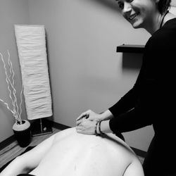 Bee Well Acupuncture - Treating the bladder meridian.