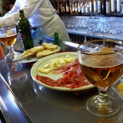 BAR La Tartana - Bread, beer, Brie and salami with our beers