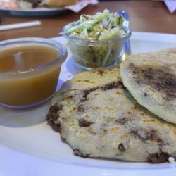 Sabor Guanaco - Pupusas (chicharrón y frijol)