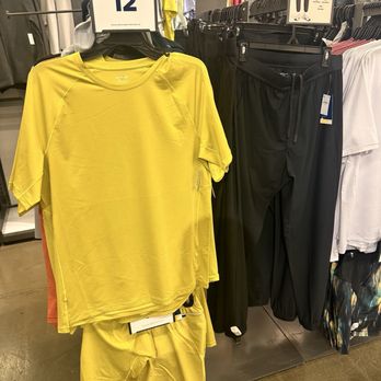 Old Navy Outlet - Women's Clothing Near Me - Elizabeth, New Jersey Old Navy Outlet - Women's Clothing Near Me - Elizabeth, New Jersey