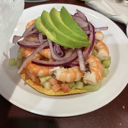 Tostada de camarón cocido Tostada de camarón cocido