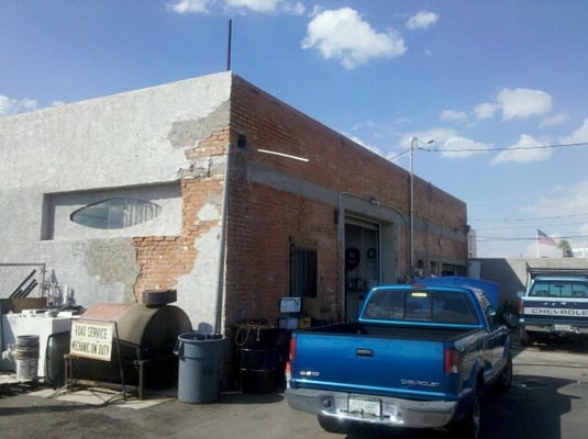 Chuck's Auto by null