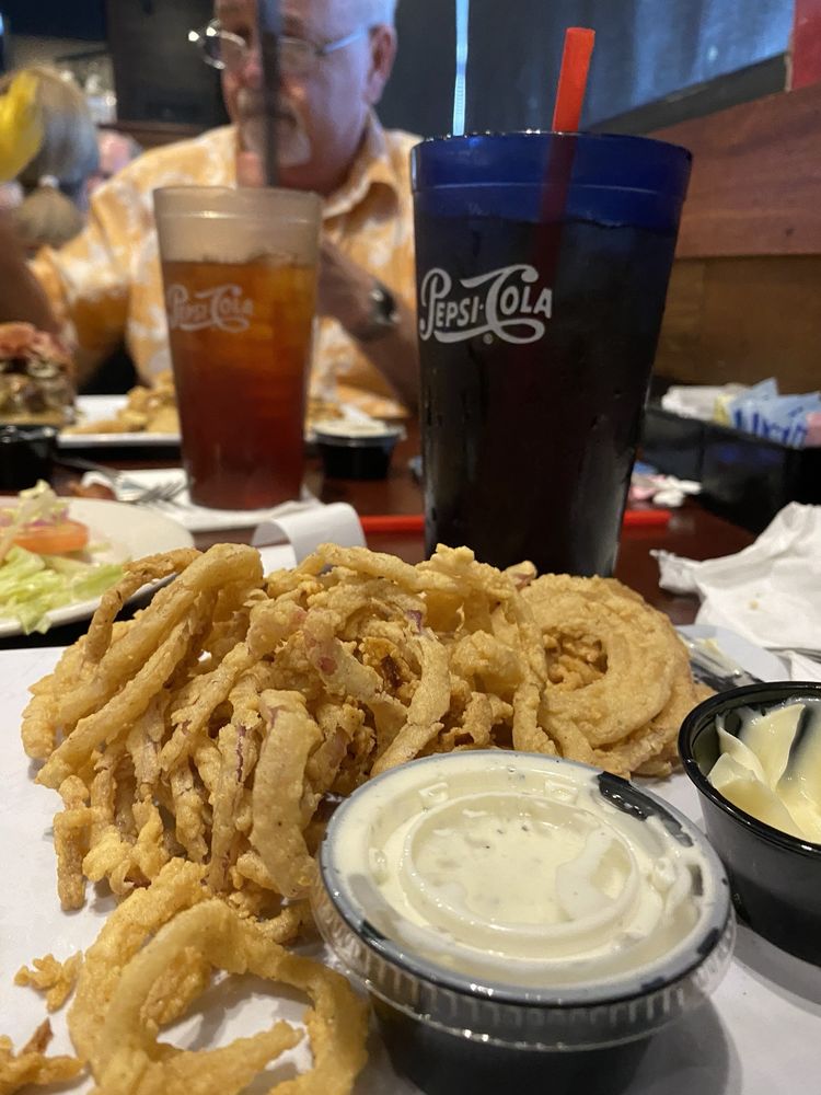 Social spots from Baumhower's Victory Grille