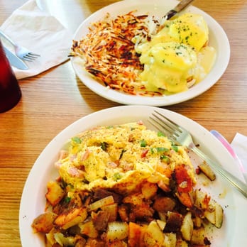 1800 Cafe - Denver omelette & house potatoes/ crab cake eggs Benedict w/ hash browns - American Near Me - Concord, California 1800 Cafe - Denver omelette & house potatoes/ crab cake eggs Benedict w/ hash browns - American Near Me - Concord, California