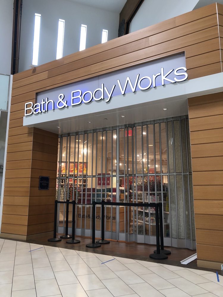 BATH & BODY WORKS Updated October 2024 Sp 1404 1675 W 49th St