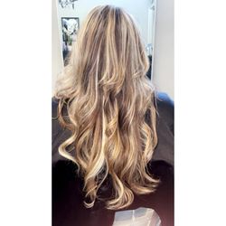 Salon 209 - This is my current hair after Leo touched it. Her work is beyond amazing!!! Highly recommend
