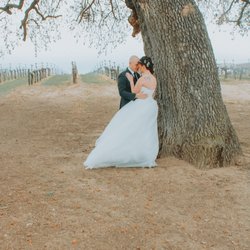 Kuiper Vineyards - Portrait of wedding couple