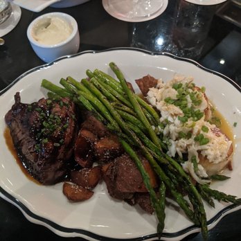 The Claw Bar - Petite fillet, scallops, and lump crab - Seafood Near Me - Naples, Florida