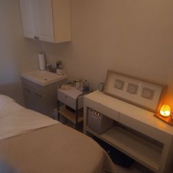 Bloom Wellness - Her spa is very tranquil, cozy, and smells unbelievable.