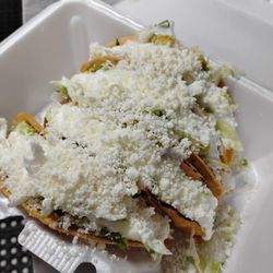 Miss Chilaquiles - Quesadillas Fritas de tinga de Pollo