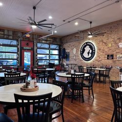 Mario’s Pizzeria - Restaurant Ambiance
