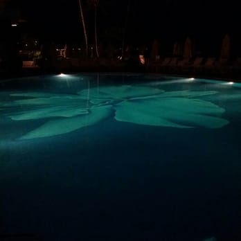 Lewers Lounge - Hotel pool near the lounge, nice.. - Jazz & Blues Near Me - Honolulu, Hawaii
