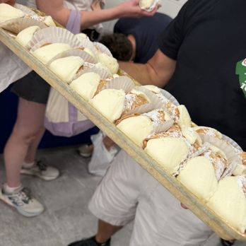 Mike's Pastry - Cannoli - Bakeries Near Me - Boston, Massachusetts Mike's Pastry - Cannoli - Bakeries Near Me - Boston, Massachusetts