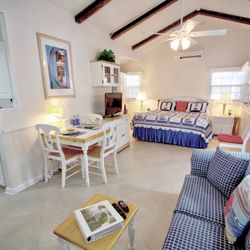 Beach Vacation Rentals - King studio cottage with full kitchen and king bed.