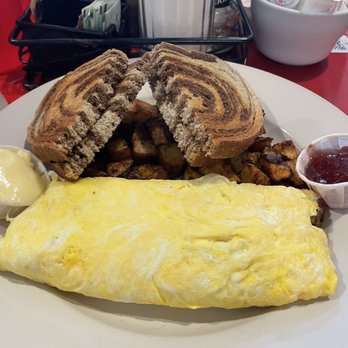 Roasted Bethlehem - Sausage and smoked provolone omelette - Breakfast & Brunch Near Me - Bethlehem, Pennsylvania