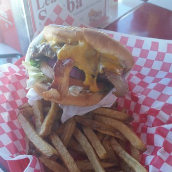 Mad Madeline's Grill - My boyfriends bacon cheese burger - Burgers Near Me - Temecula, California