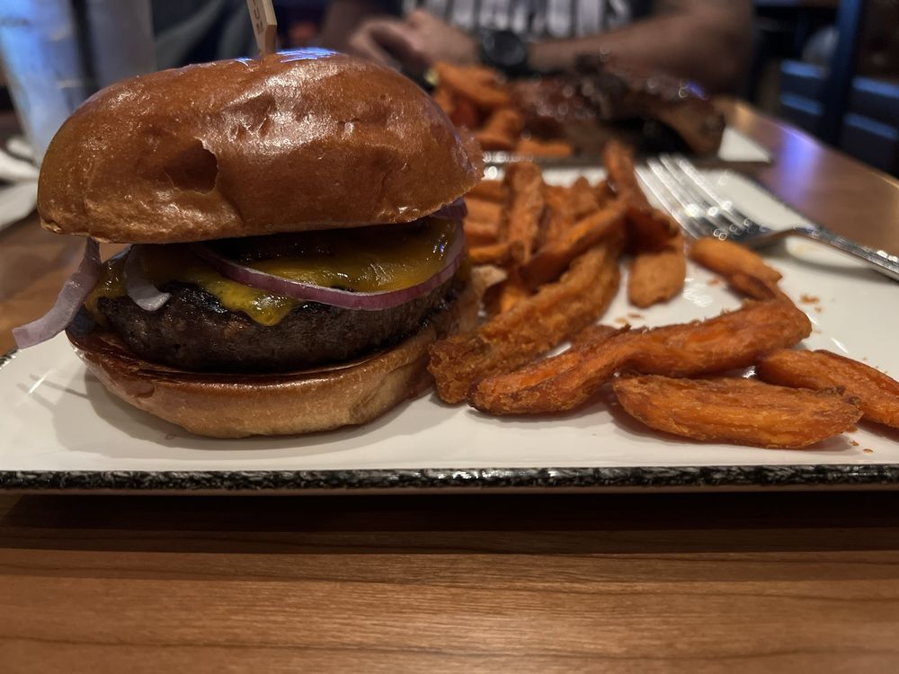 TOMMY’S TAVERN & TAP Updated November 2024 102 Photos & 37 Reviews