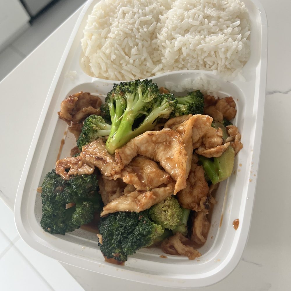 Chicken & Broccoli with white rice Chicken & Broccoli with white rice