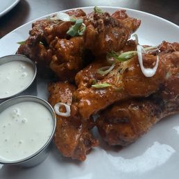 Bone-in Chicken Wings - Buffalo Bone-in Chicken Wings - Buffalo