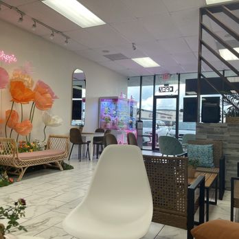 Happie - Decorative plants, plenty of seating, and even cool machines in the corner for anyone that wants to play and win plushies and toys - Bubble Tea Near Me - Houston, Texas Happie - Decorative plants, plenty of seating, and even cool machines in the corner for anyone that wants to play and win plushies and toys - Bubble Tea Near Me - Houston, Texas