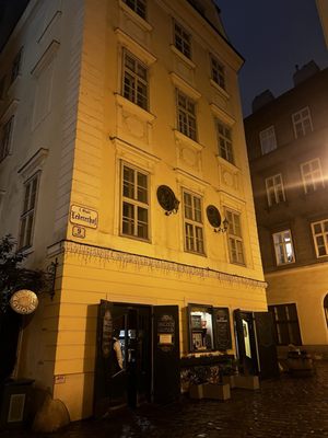 Brezl Gwölb by null