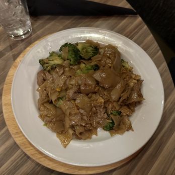 Samui Thai Cuisine - pad see Iew w/ beef - Thai Near Me - Plano, Texas Samui Thai Cuisine - pad see Iew w/ beef - Thai Near Me - Plano, Texas