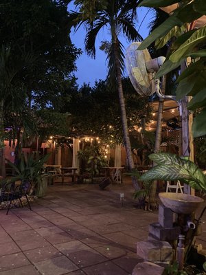 Naomi's Garden Restaurant & Lounge by null