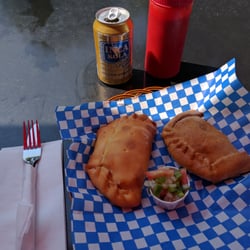 La Chilenita - 2 empanadas (3,25$ chaque) + Inca cola + Alfajor = 11,25$