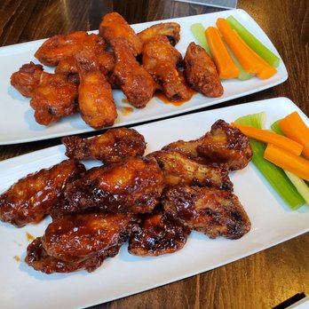 97 Street Pub - Hot wings and honey garlic chicken wings - Pubs Near Me - Kelowna, British Columbia