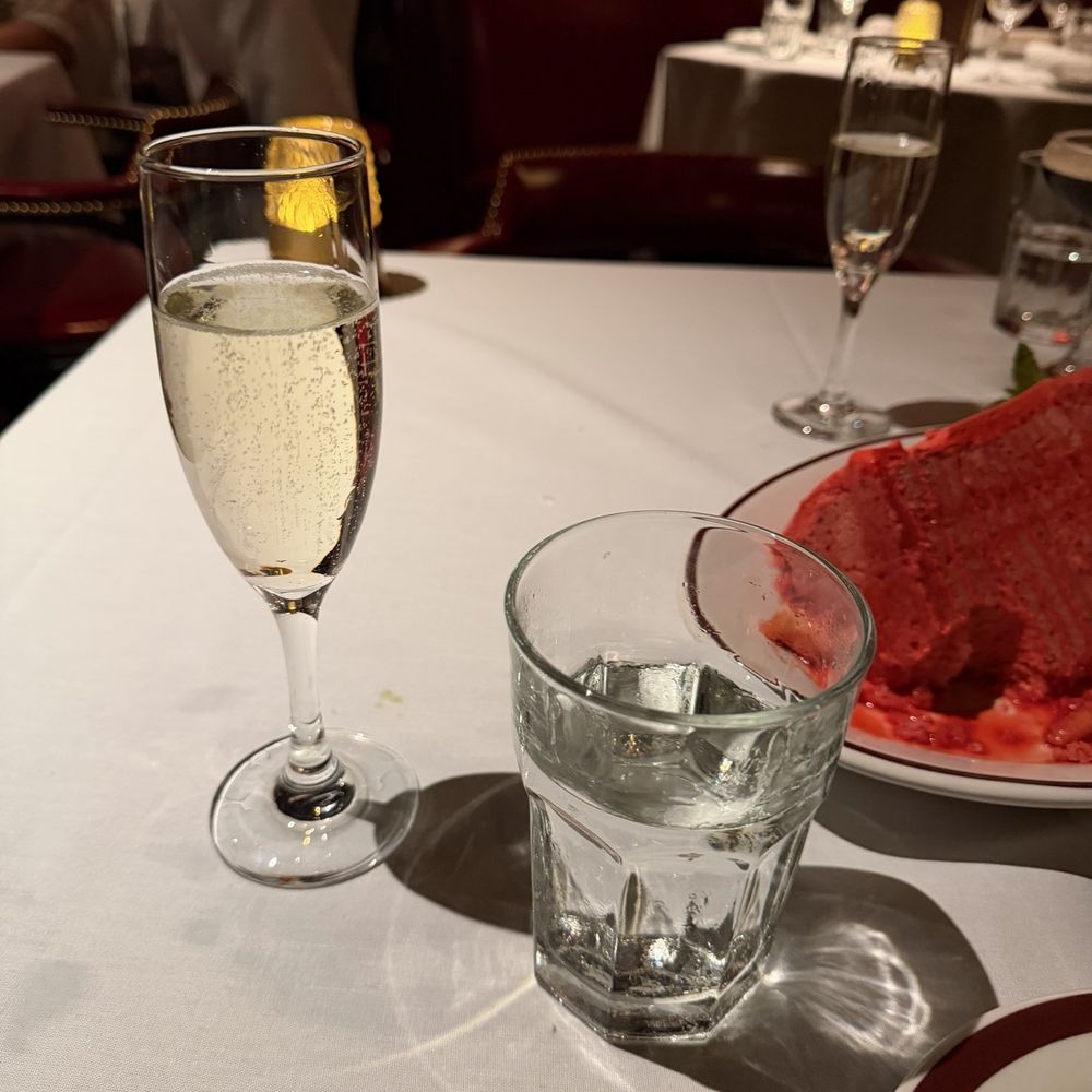 Drake's Hollywood - Complimentary champagne - Steakhouses Near Me - Houston, Texas Drake's Hollywood - Complimentary champagne - Steakhouses Near Me - Houston, Texas