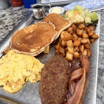 Paradise Cove Beach Cafe - American Near Me - Malibu, California