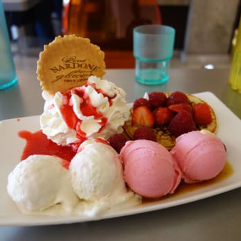 René Nardone - Dean & Dan - Glace sirop d'erable, cranberry, coulis de framboise, sirop d'erable, pancakes, fruits rouges, chantilly - Ice Cream & Frozen Yogurt Near Me - Lyon, 69